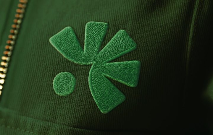 Logo CCPA brodé en vert sur un textile